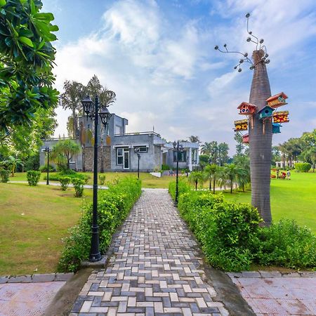 Stayvista At Wandering Vines Indoor Pool 4Bhk Luxury Villa In Delhi Sohna ภายนอก รูปภาพ