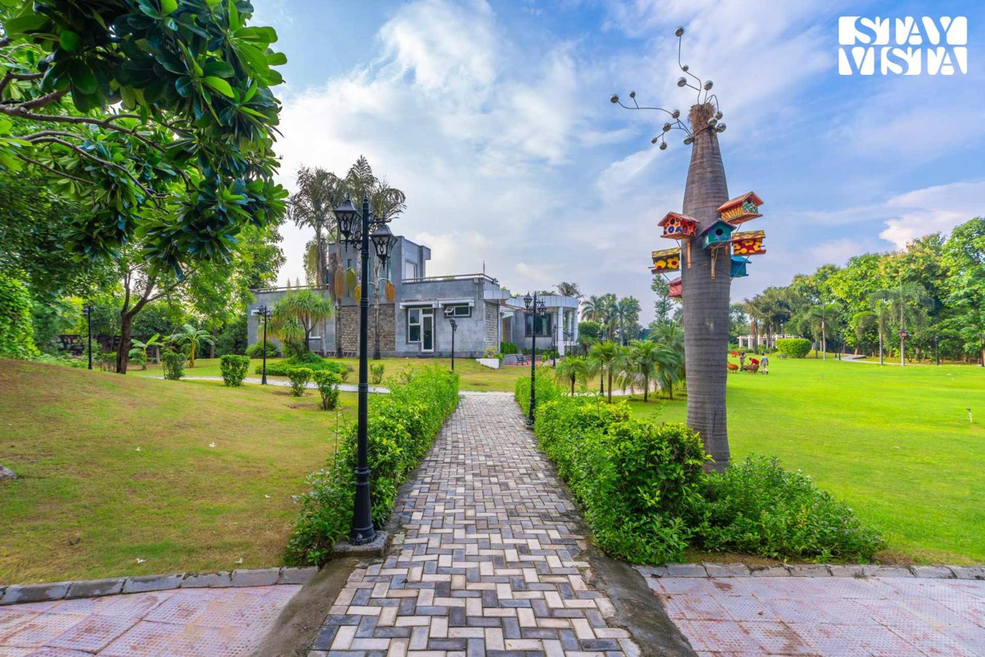 Stayvista At Wandering Vines Indoor Pool 4Bhk Luxury Villa In Delhi Sohna ภายนอก รูปภาพ