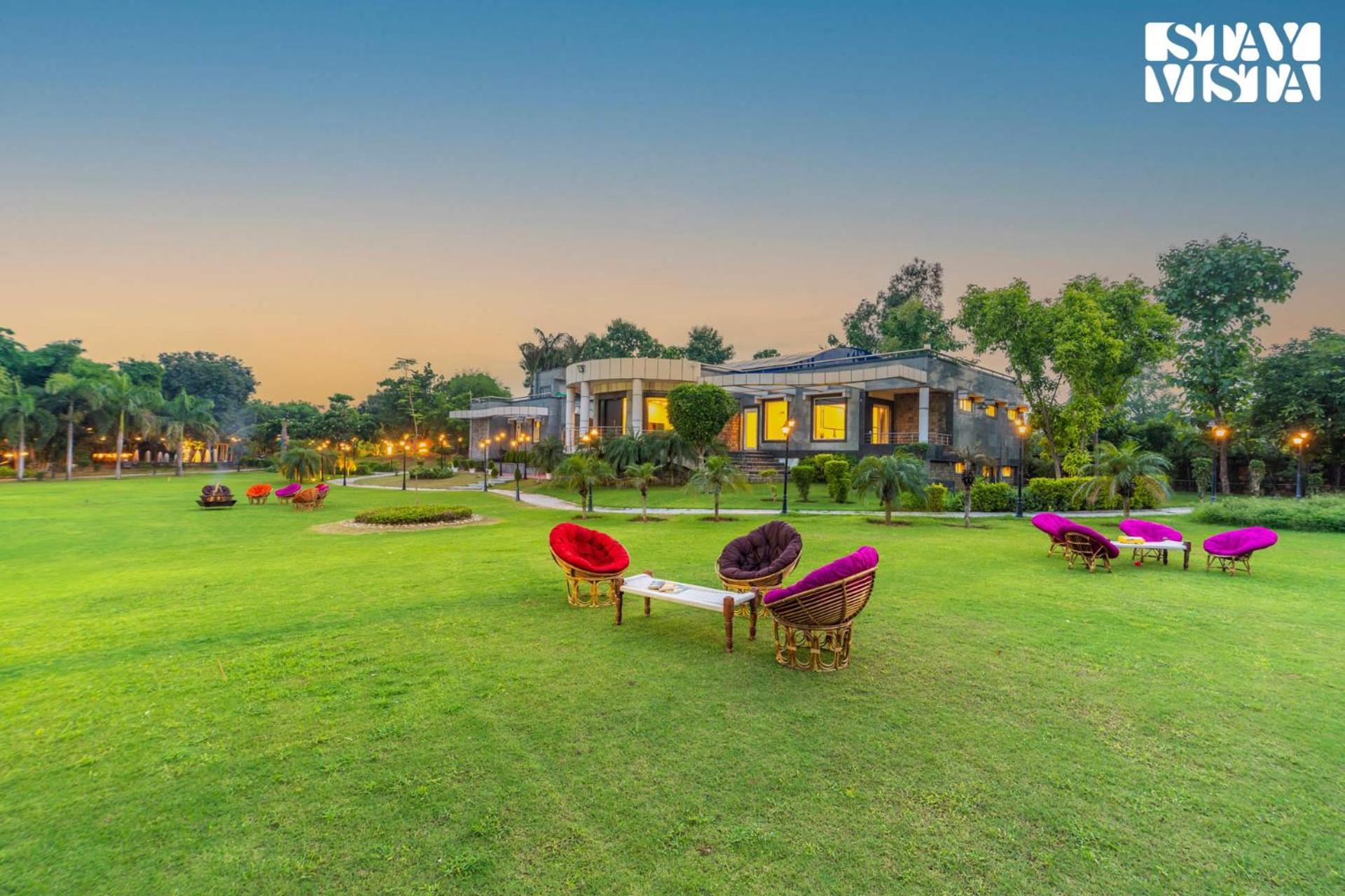 Stayvista At Wandering Vines Indoor Pool 4Bhk Luxury Villa In Delhi Sohna ภายนอก รูปภาพ