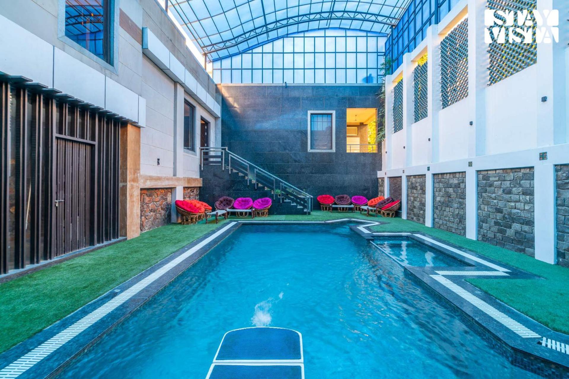 Stayvista At Wandering Vines Indoor Pool 4Bhk Luxury Villa In Delhi Sohna ภายนอก รูปภาพ