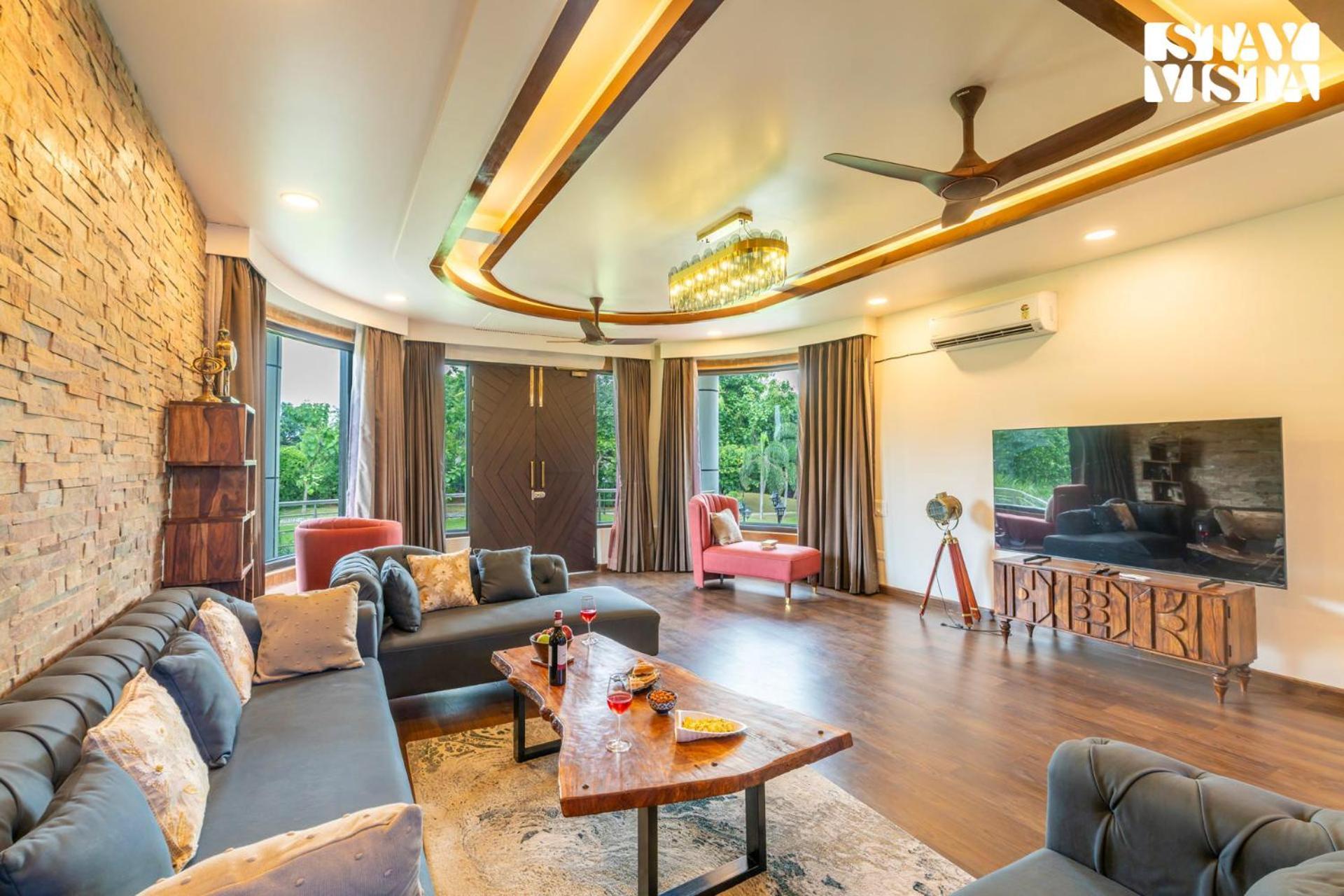 Stayvista At Wandering Vines Indoor Pool 4Bhk Luxury Villa In Delhi Sohna ภายนอก รูปภาพ