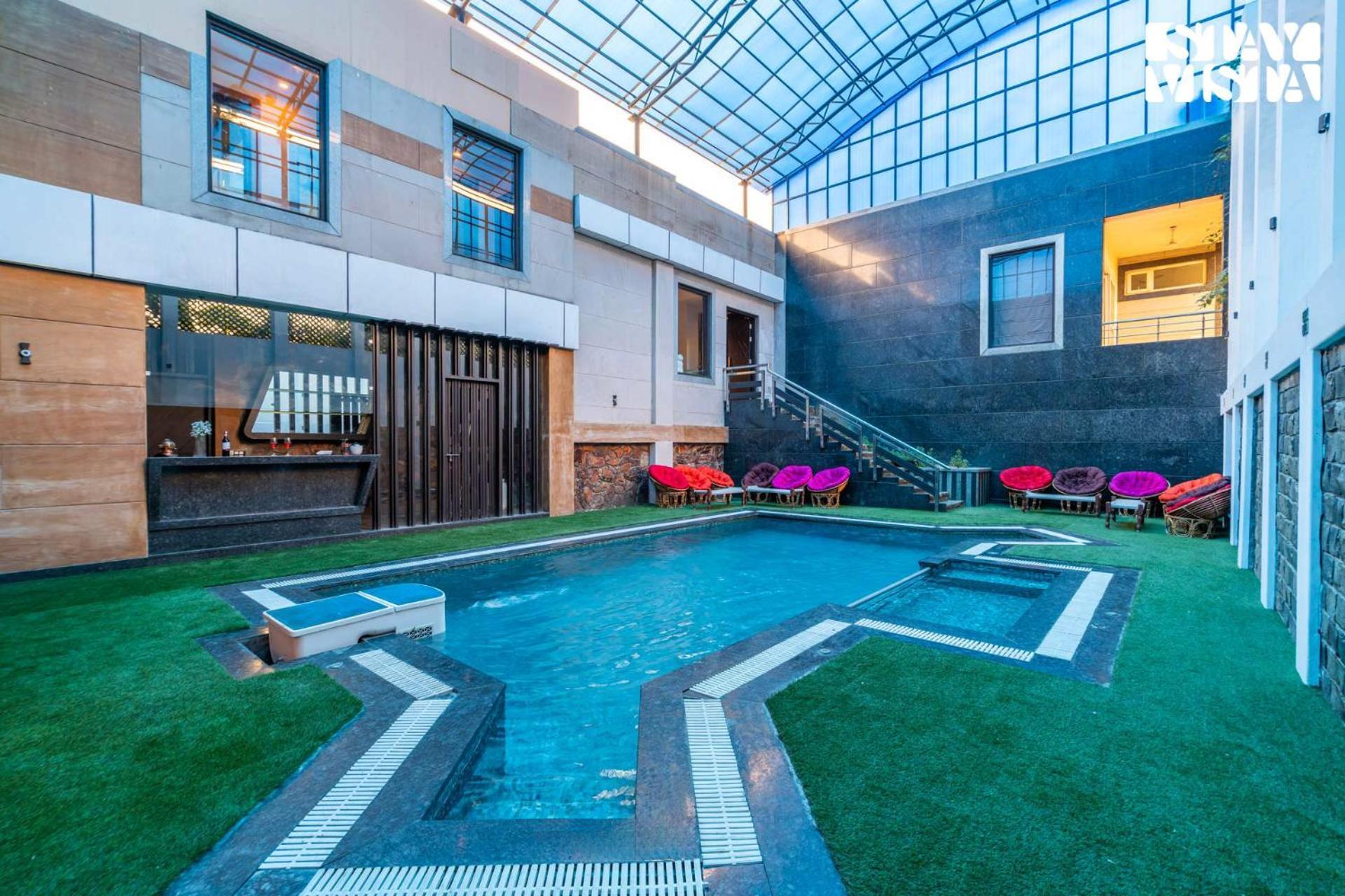 Stayvista At Wandering Vines Indoor Pool 4Bhk Luxury Villa In Delhi Sohna ภายนอก รูปภาพ