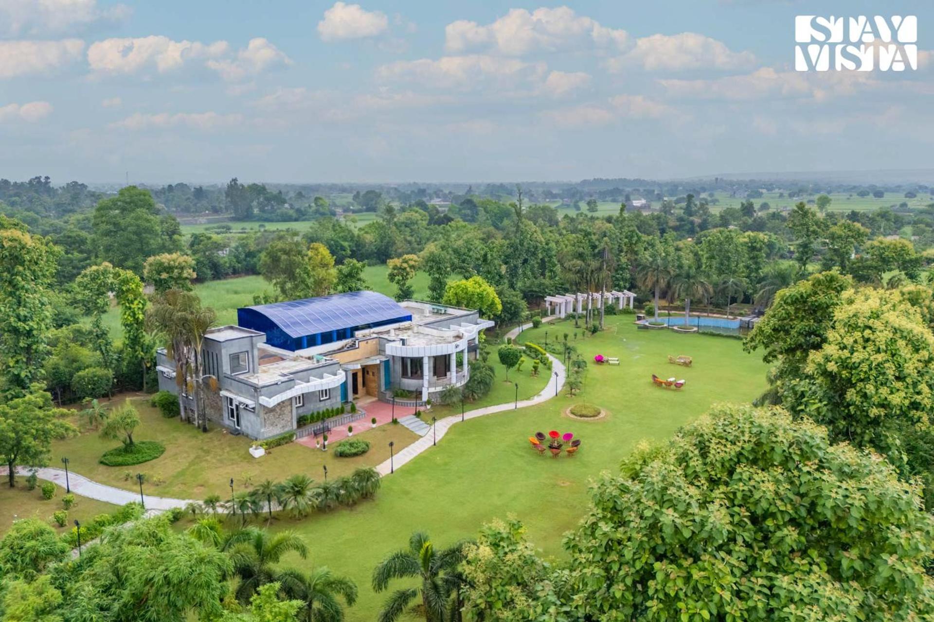 Stayvista At Wandering Vines Indoor Pool 4Bhk Luxury Villa In Delhi Sohna ภายนอก รูปภาพ