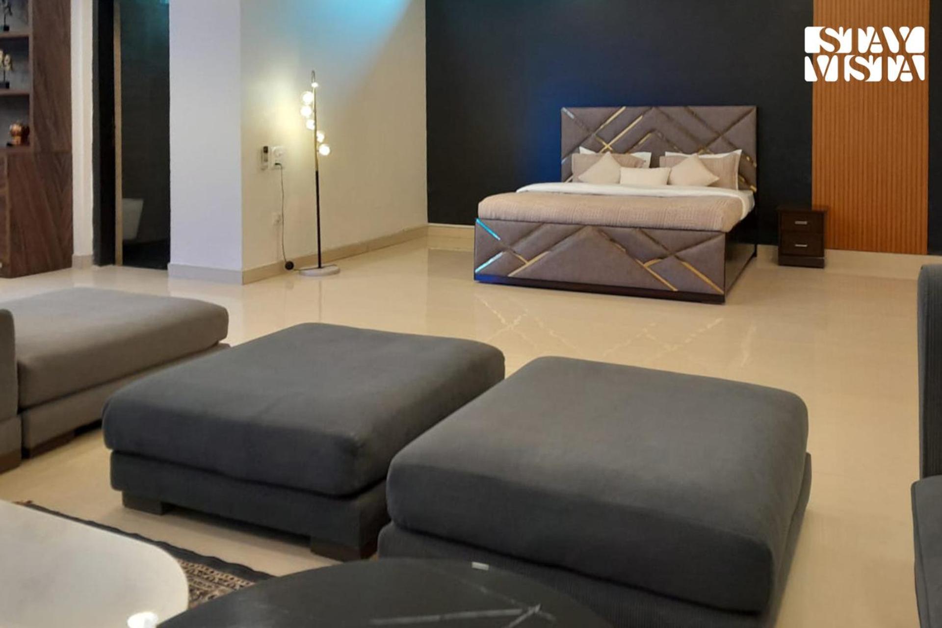 Stayvista At Wandering Vines Indoor Pool 4Bhk Luxury Villa In Delhi Sohna ภายนอก รูปภาพ